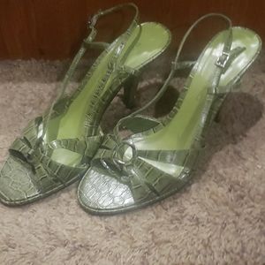 Ladies 6.5M Green Croc Stamped Leather Nice!